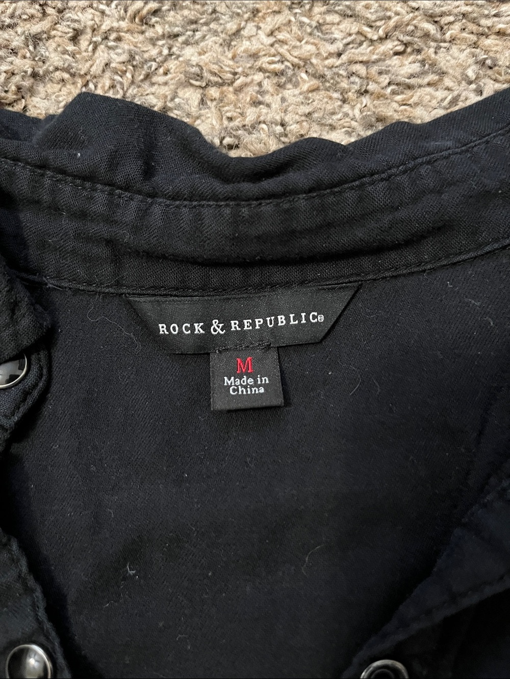 π Rock & Republic Black Sleeveless Button-Down Shirt - Picture 2 of 4